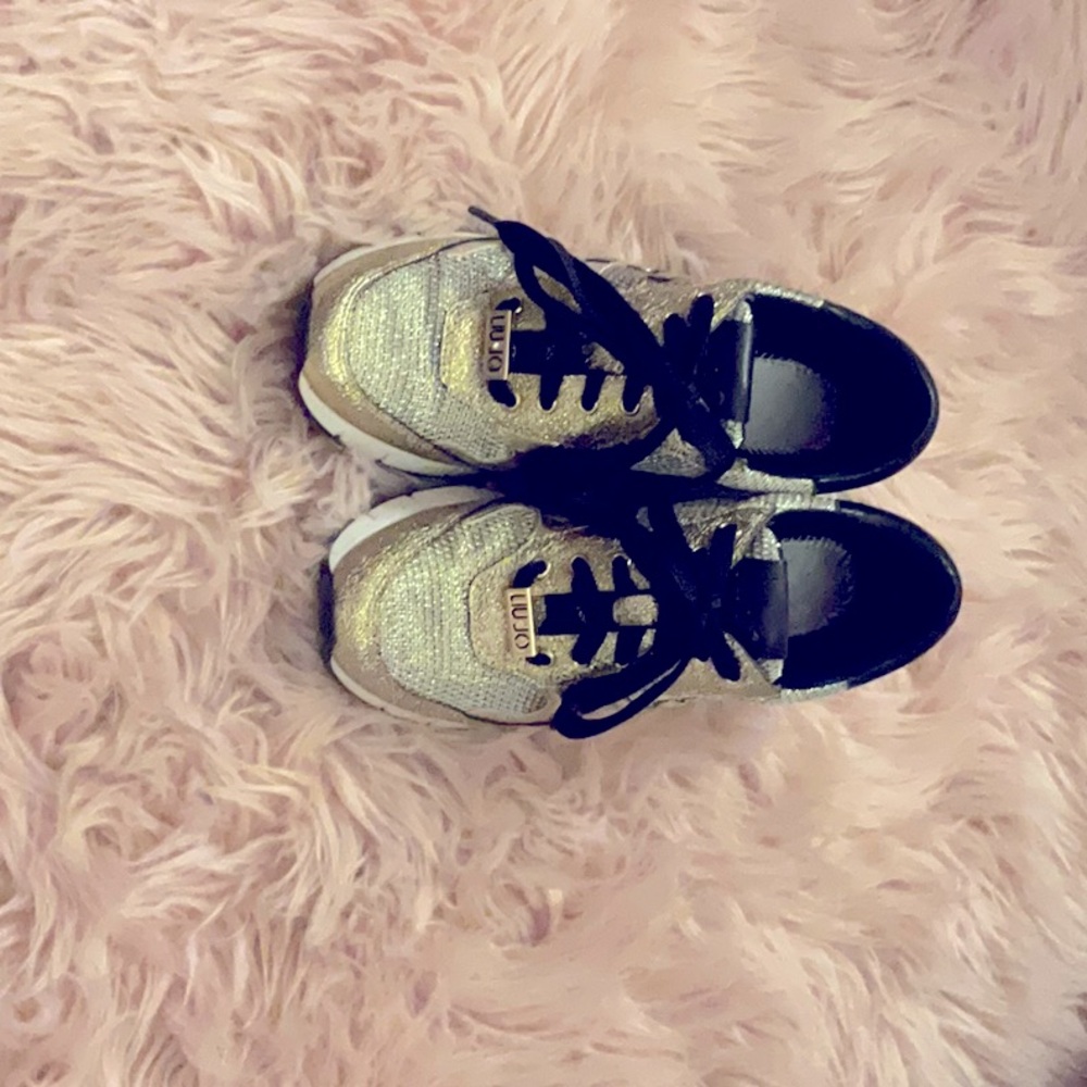 These sneakers are sparkly gold with black touches! (Size six)